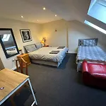 Luton Town House Near Airport